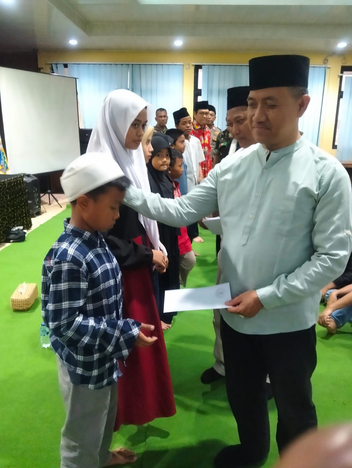 Momen Ramadhan Berbagi Di Kelurahan Galur