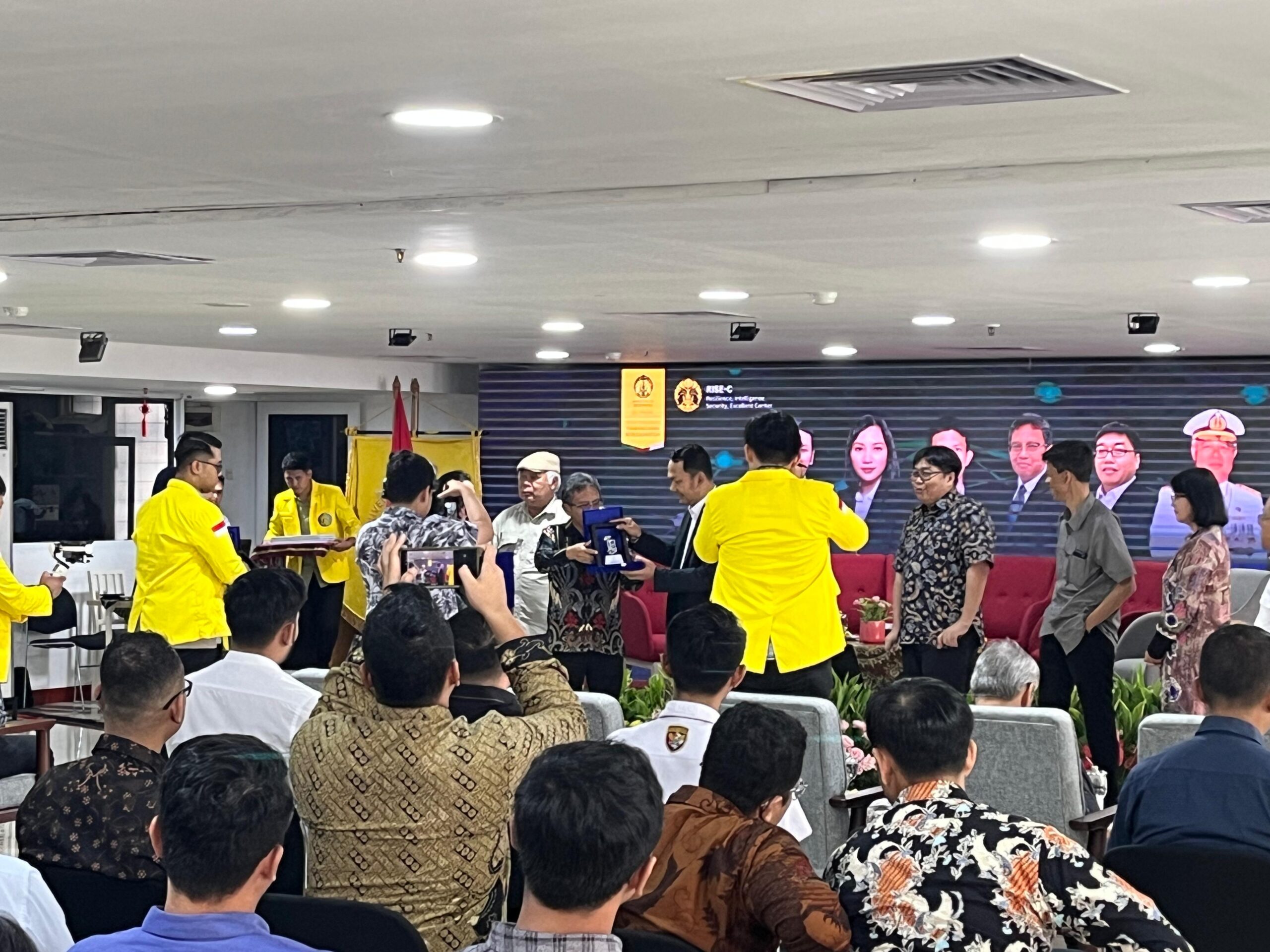 Seminar Intelijen Ui