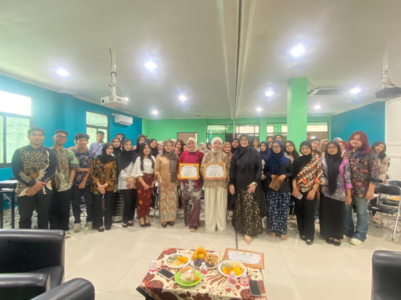Peringatan Hari Kartini Bem Stiami